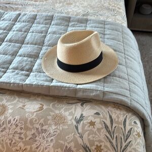 Women’s sun hat never worn